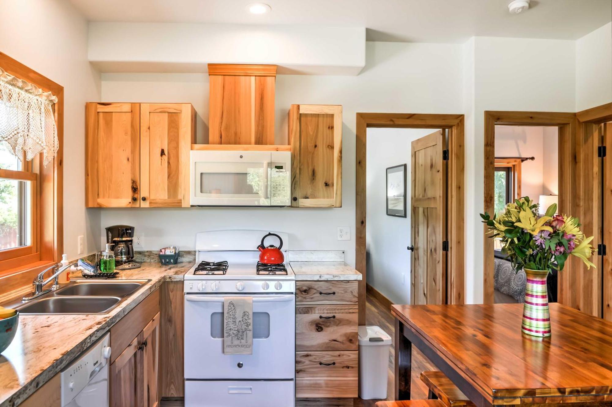 Columbia Falls Vacation Rental 10 Mi To Whitefish Bagian luar foto
